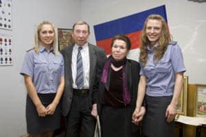 Зифа Юсупова и Борис Поморцев с сотрудницами РОВД