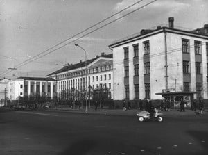 Здание ПетрГУ. Архитектор В.И. Антохин