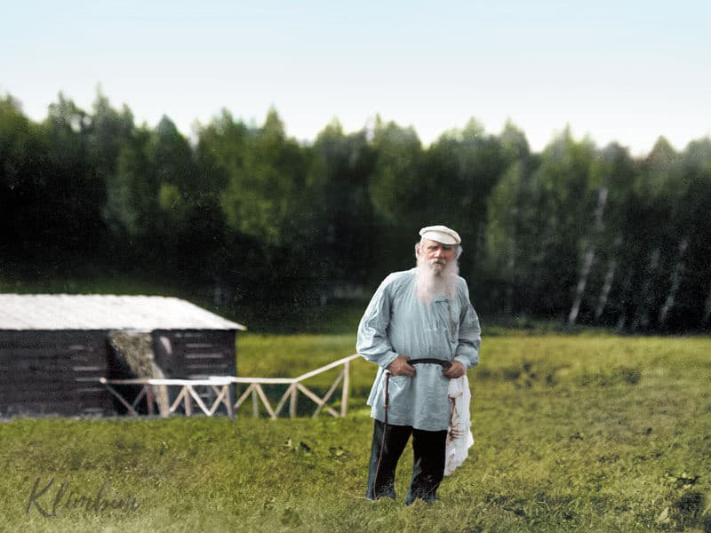 Лев Толстой в Ясной Поляне, 1908 год.  Фото Карла Буллы