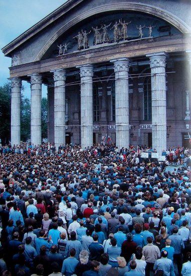 Митинг 20 августа 1991 года в Петрозаводске. Фото Владимира Ларионова