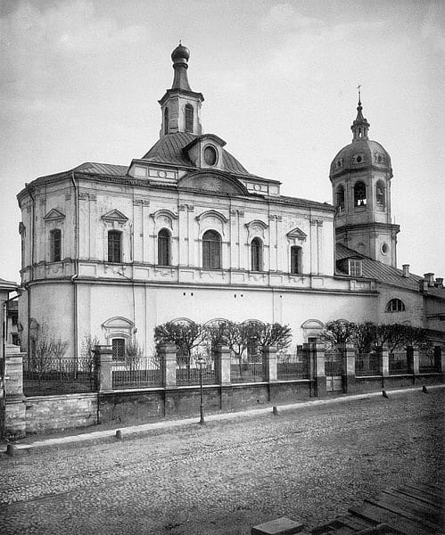 В этой московской церкви он был крещён. Закрыта в 1929-м. Большая часть разрушена. Службы не возобновлены