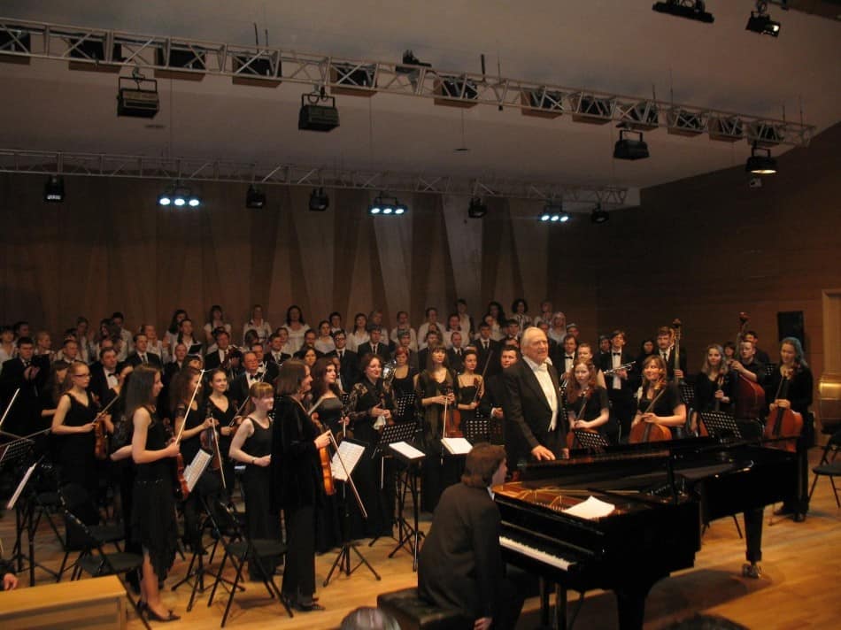 Саулюс Сондецкис, хор Петрозаводской консерватории и камерный оркестр Nord-WestStudium