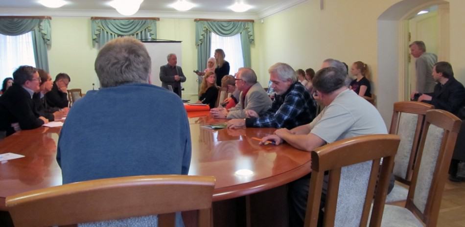 По мнению участников круглого стола, юбилей – прекрасный повод избавиться от штампов