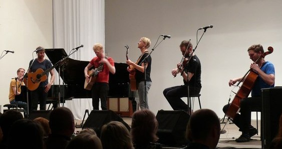 Концерт исландской инди-фолк-группы «Árstiðir»