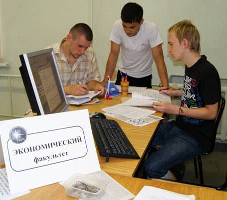 В ПетрГУ самый высокий конкурс отмечен среди будущих экономистов и юристов