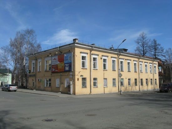 Здание госпиталя Александровского завода