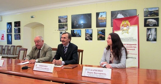 Перед началом чтений состоялась пресс-конференция, в которой приняли участие (слева направо) М. Гольденберг, Р. Пивненко, М. Карпенко