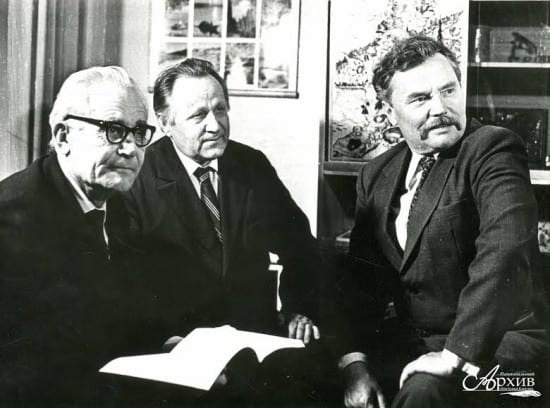 Слева направо А.Н. Тимонен, Я.В. Ругоев, Д.Я. Гусаров. Петрозаводск, [1980-е годы