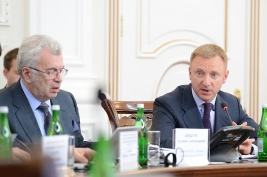 Член Общественного совета Евгений Ямбург (слева) и министр образования и науки РФ Дмитрий Ливанов