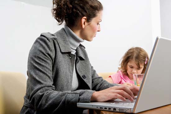 41 процент работающих родителей Карелии приводят детей на работу