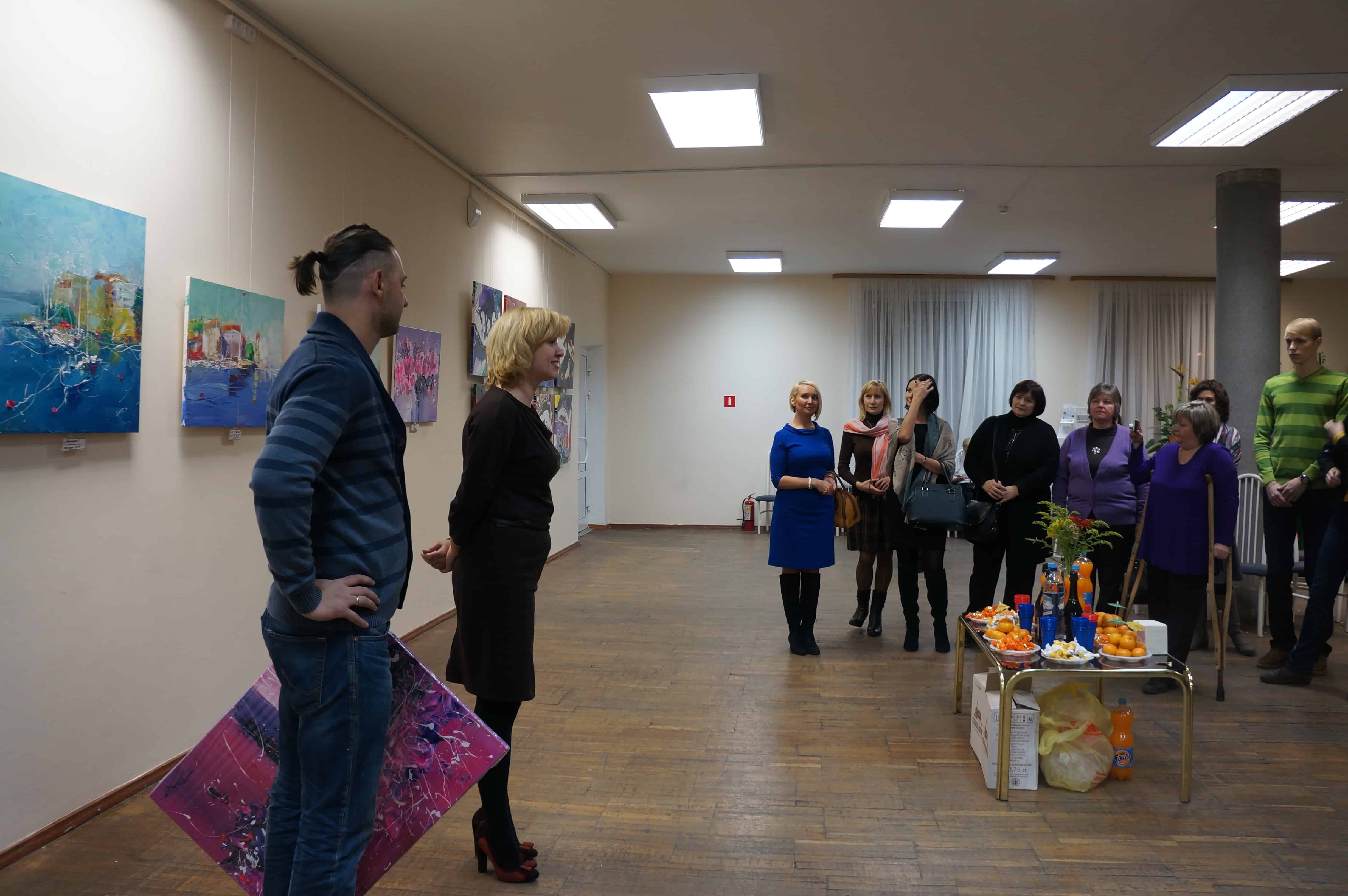 В Карельской филармонии открылась выставка Егора Кукушкина «Белый ветер» 