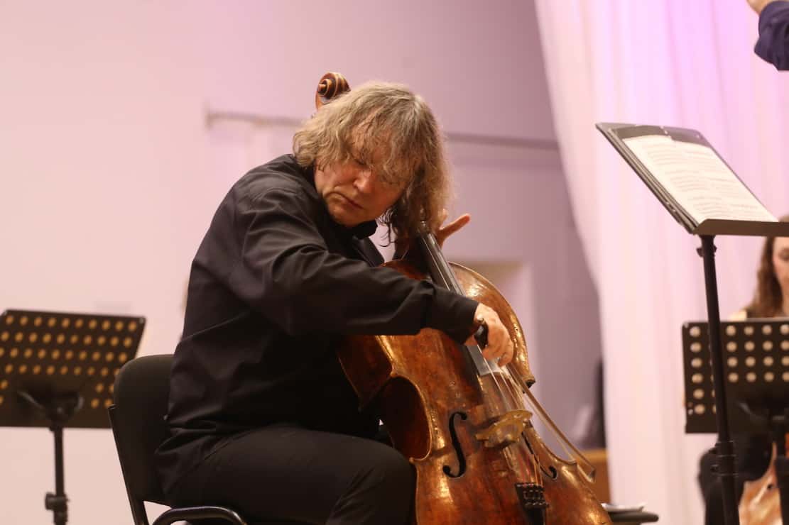 Виолончелист Александр Князев выступил в Карельской филармонии