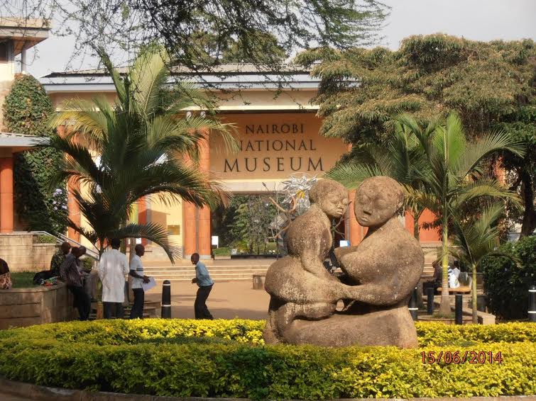 Кения. Найроби. Вход в Национальный музей