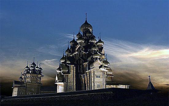 Снимок кижского фотографа Олега Семененко из его альбома «Кижи над реальностью»