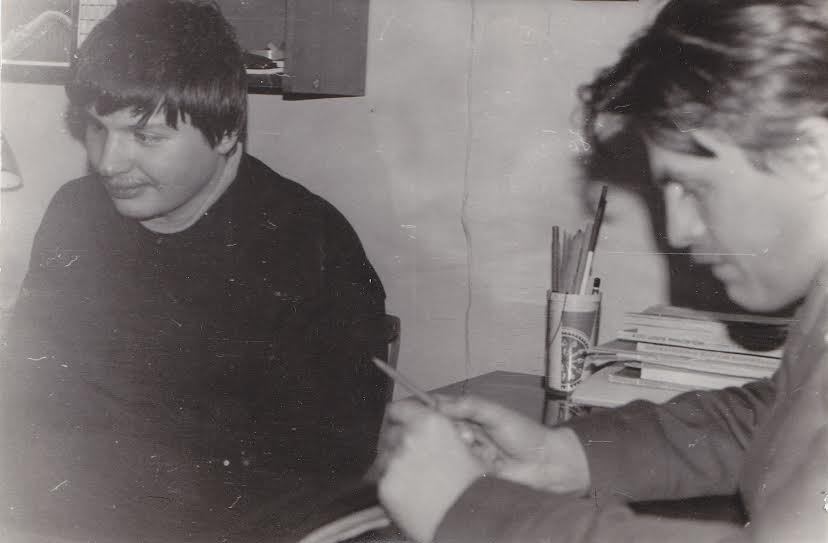 Олег Гальченко (слева) и Олег Мошников на веденеевском литобъединении. Начало 90-х