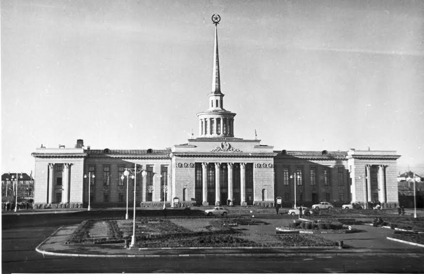 Железнодорожный вокзал в конце 1950-х гг.