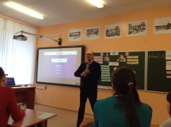 Виталий Меньшиков, учитель информатики сегежской средней школы №5, проводит мастер-класс "Весёлое обучение в течение нескольких минут"
