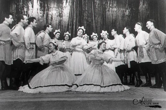 Танцевальная группа ансамбля «Кантеле» исполняет танец «Заонежская вышивка». 1958 год 