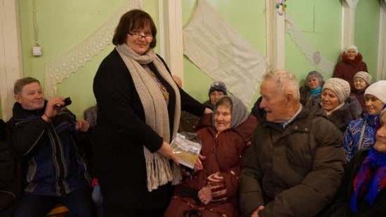 Любовь Герасёва с авторами книги на презентации "Сродников в Великой Губе. Январь 2016 года