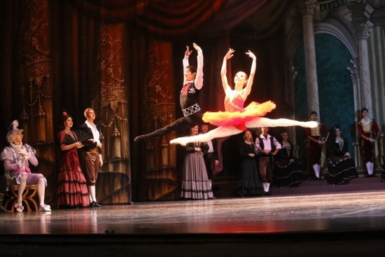 Частью культурной программы конференции станет новый балет Кирилла Симонова "Дон Кихот" в Музыкальном театре Карелии. Фото Владимира Ларионова