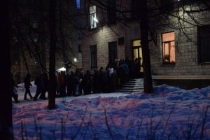 Такой ажиотаж сейчас при записи в первый класс в Петрозаводске. Фото Марии Голубевой