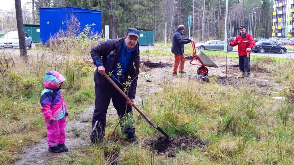 Акция по посадке деревьев в Городе Солнца, Петрозаводск. Фото Натальи Козловской