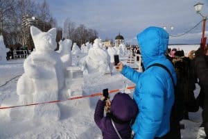 В 16-й раз на "Гиперборее" провели конкурс ледовых и снежных скульптур