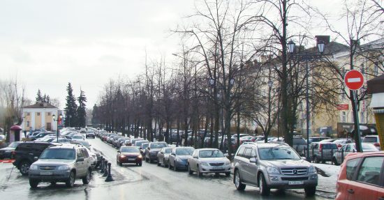 Петрозаводск, улица Энгельса. Был город зелени, стал город машин.