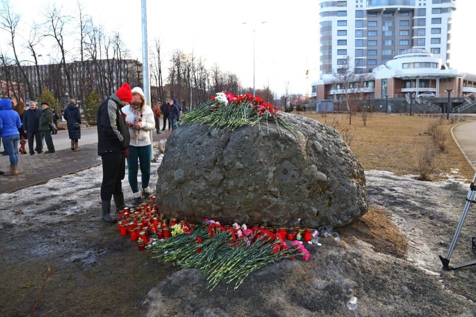 Петрозаводск, 4 апреля 2017 года. Акция памяти жертв теракта в Санкт-Петербурге. Фото Владимира Ларионова