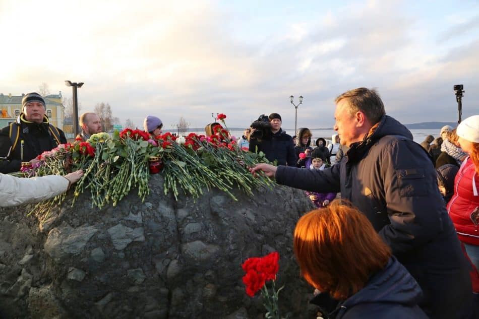 Петрозаводск, 4 апреля 2017 года. Акция памяти жертв теракта в Санкт-Петербурге. Фото Владимира Ларионова