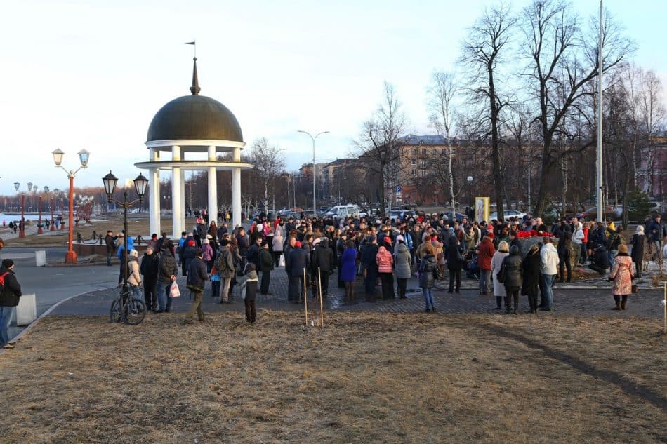 Петрозаводск, 4 апреля 2017 года. Акция памяти жертв теракта в Санкт-Петербурге. Фото Владимира Ларионова