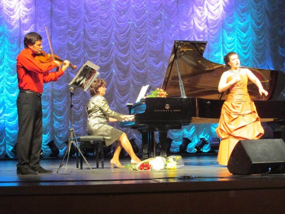 Во Дворце искусств Кондопоги петрозаводские музыканты дали концерт «Шедевры на все времена». Фото Алексея Карпенко