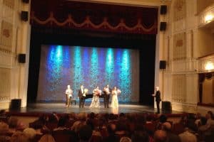 Солистов Мариинского театра приветствует Виктор Горин, художественный руководитель фестиваля