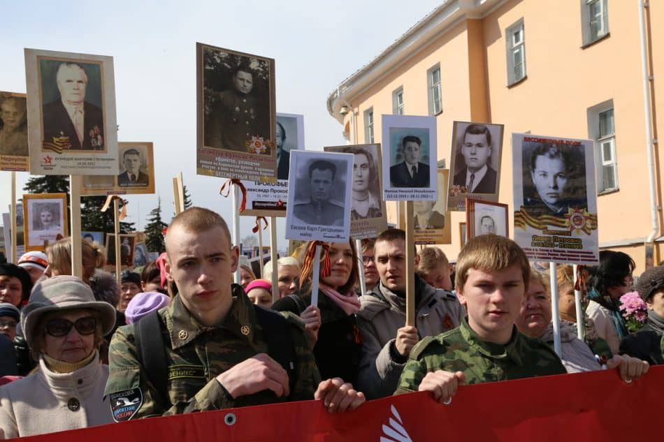 "Бессмертный полк" в Петрозаводске. Фото Владимира Ларионова