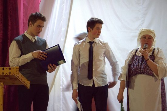 Валентина Сукотова и участники Малых Федосовских чтений в Великой Губе в 2016 году