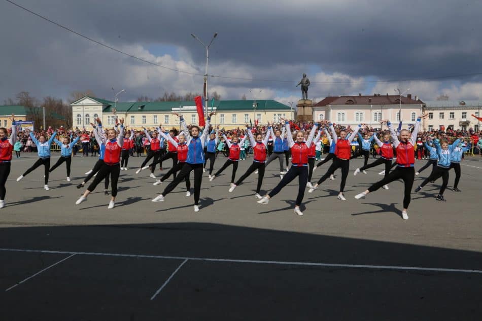 Показательные выступления учащихся спортивных школ. Фото Владимира Ларионова