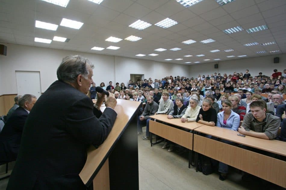 Нобелевский лауреат Жорес Алферов в ПетрГУ. Октябрь 2006 года