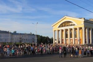 В Петрозаводске 300 человек станцевали круугу