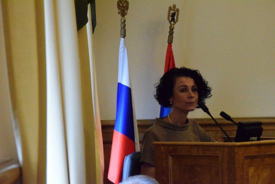 Оксана Старшова в парламенте Карелии в июне 2016 года: «Мне нечем похвастаться…». Фото Марии Голубевой