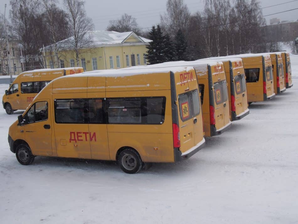 В Петрозаводске состоялась передача новых школьных автобусов 