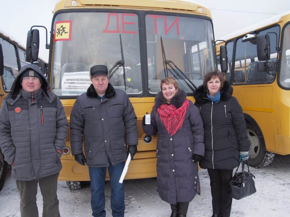 В Петрозаводске состоялась передача новых школьных автобусов