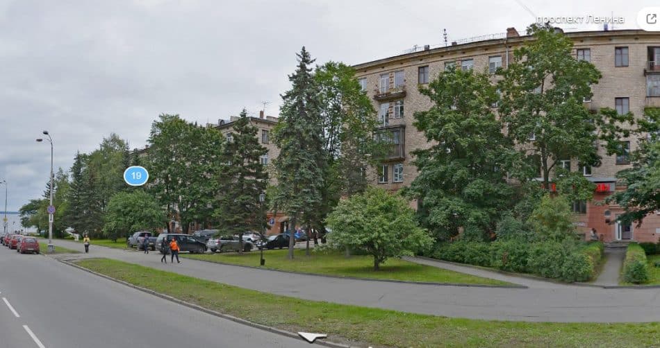 Сквер у домов №1 и №3. Архитектор Юрий Карма. Яндекс-панорама
