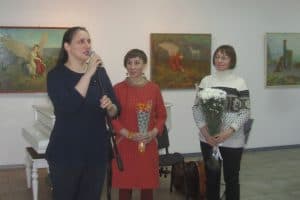 Светлана Кобышева, Галина Калинина и директор ГВЗ Мария Юфа (слева) на вернисаже. Фото Инны Гоккоевой