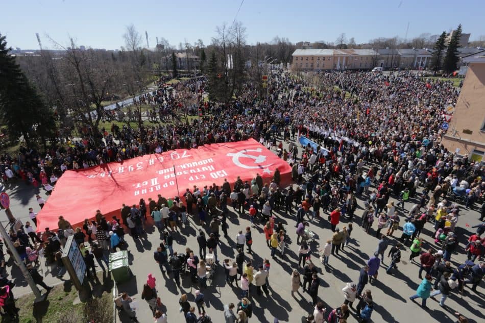 "Бессмертный полк" в Петрозаводске. 9 мая 2018 года. Фото Владимира Ларионова