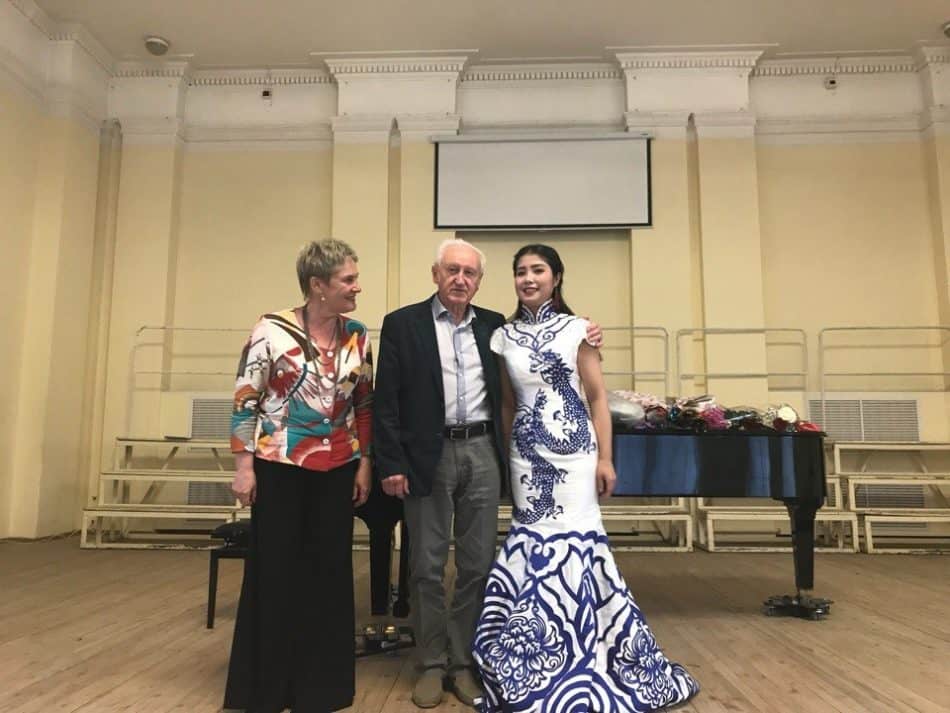 Пэн Иньлай, Ирина Смирнова и ректор Петрозаводской консерватории Владимир Соловьев. Фото из группы vk.com/festival_karelia