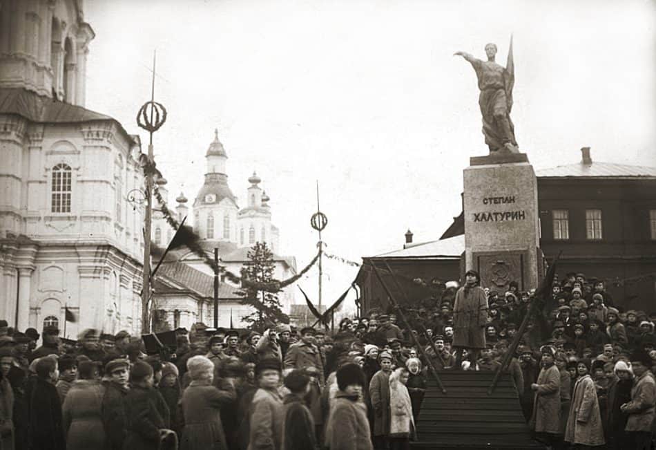 Открытие памятника Халтурину в Вятке в 1923 году