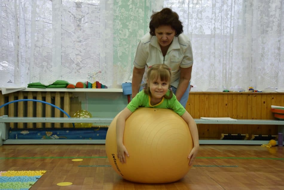 На занятии лечебной физкультурой 