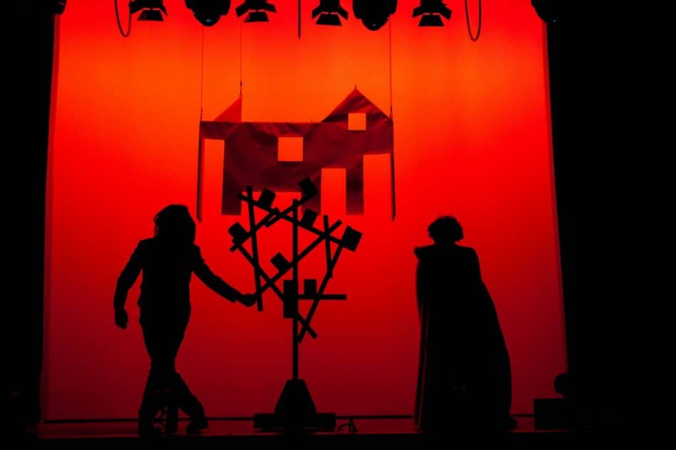 Сцена из спектакля "Сад" Театра кукол Карелии. Фото Михаила Никитина