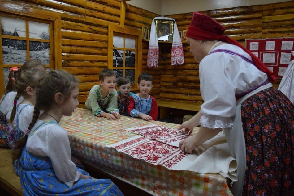 В карельской избе детсада "Снежинка"