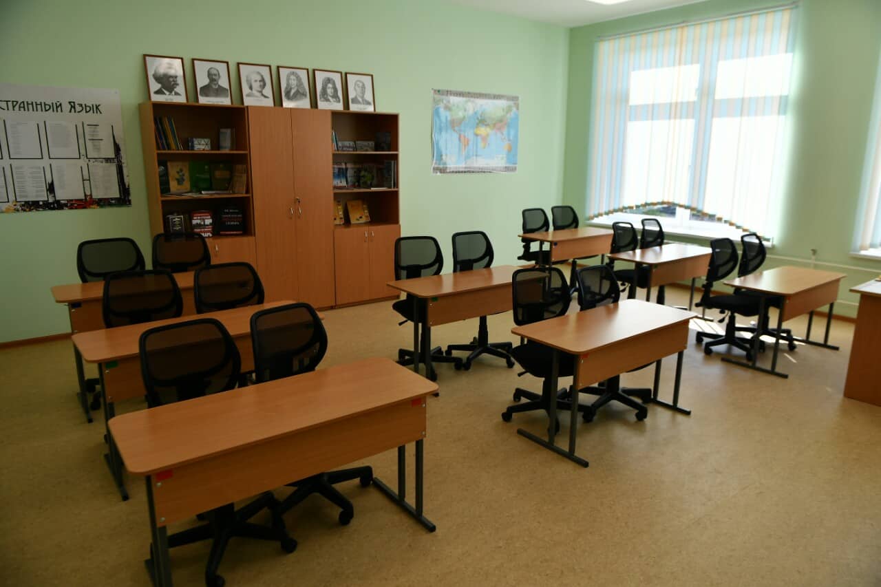 School karelia. Школа посёлок Ледмозеро Муезерский район. Ледмозеро Карелия школа. Школа в Ледмозере Карелия. Новая школа в Муезерском районе.